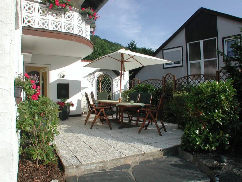 Haus Uebernachtenswert Cochem Mosel Exterior foto