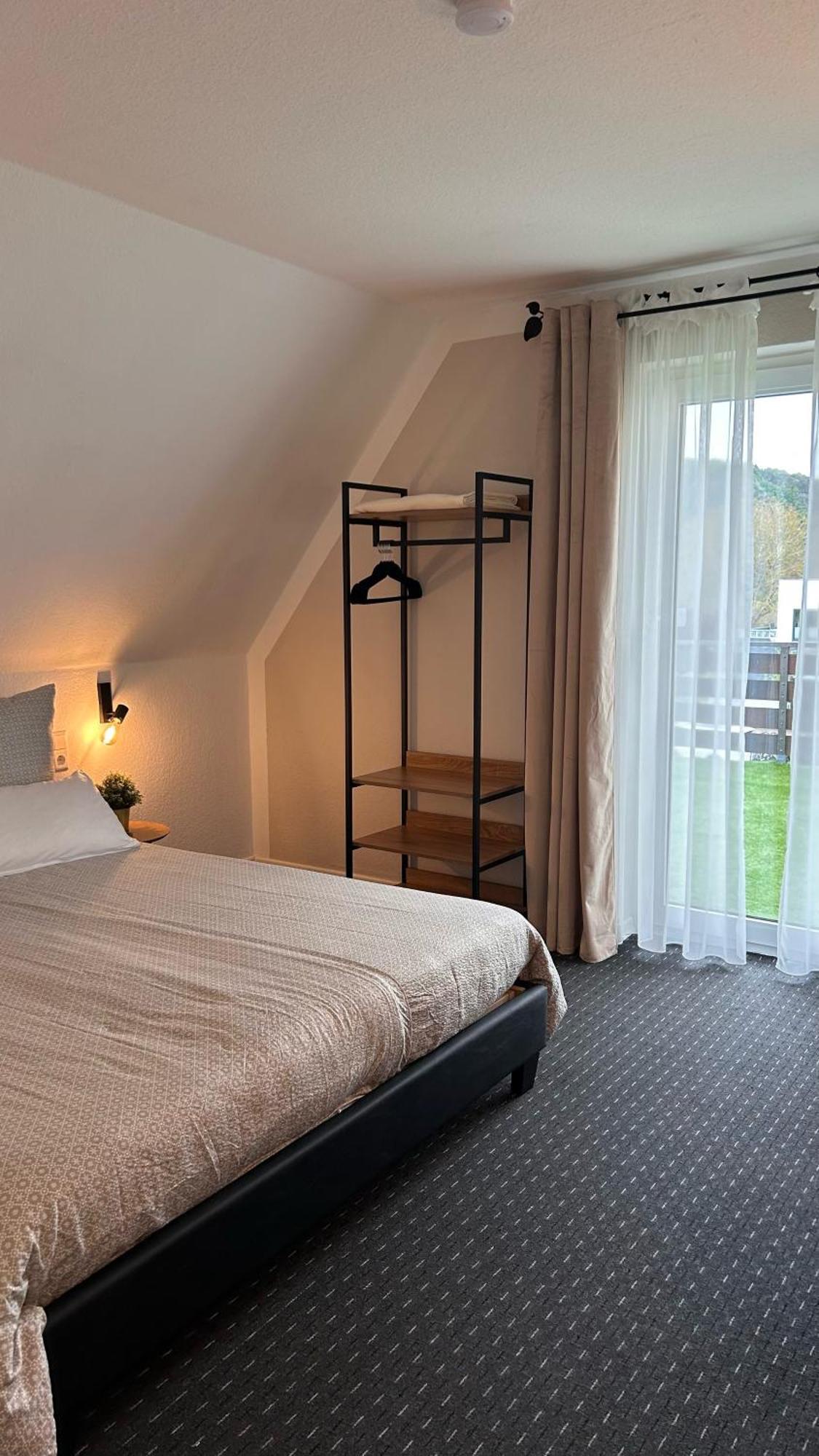 Haus Uebernachtenswert Cochem Mosel Exterior foto