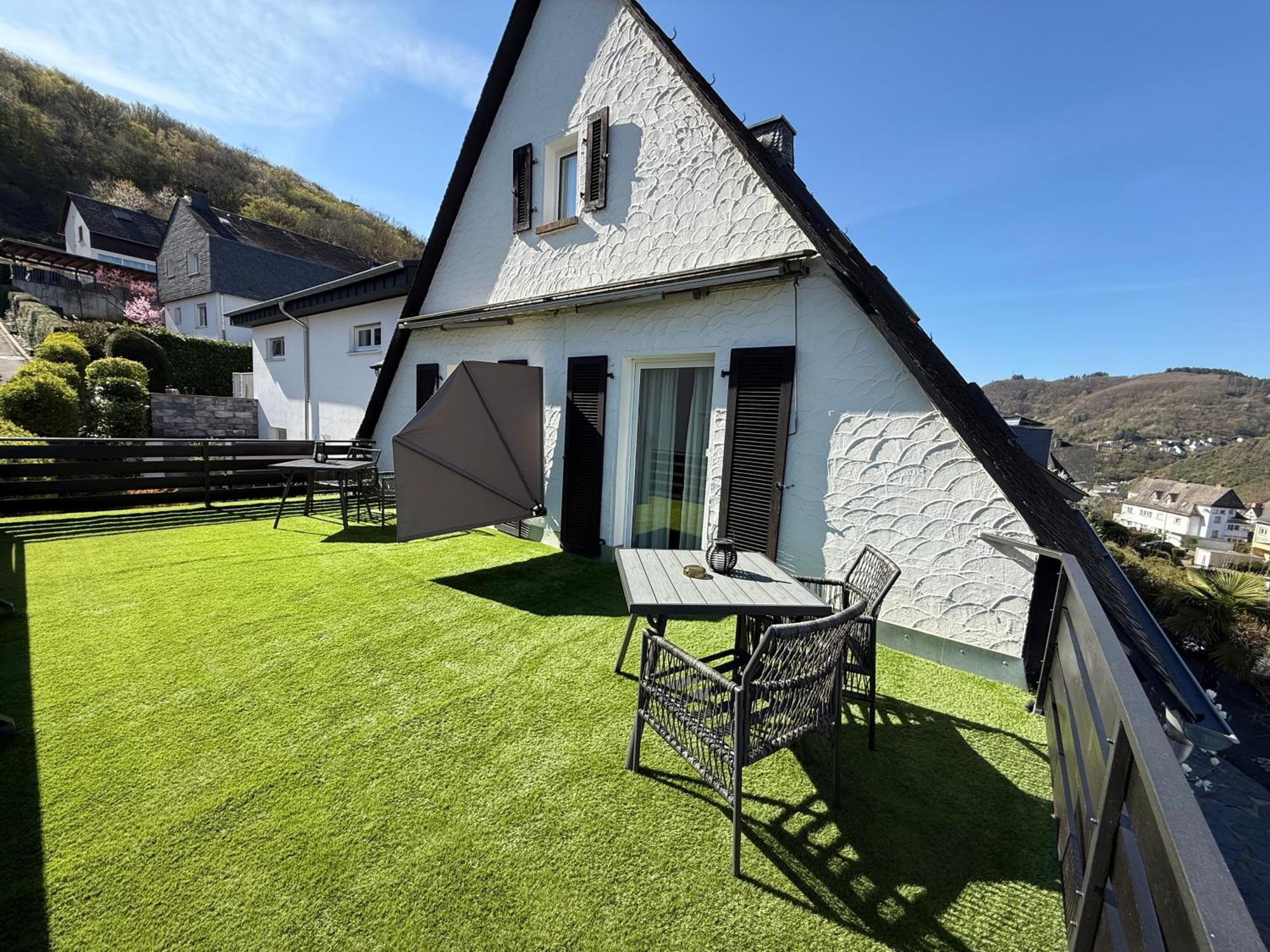 Haus Uebernachtenswert Cochem Mosel Exterior foto