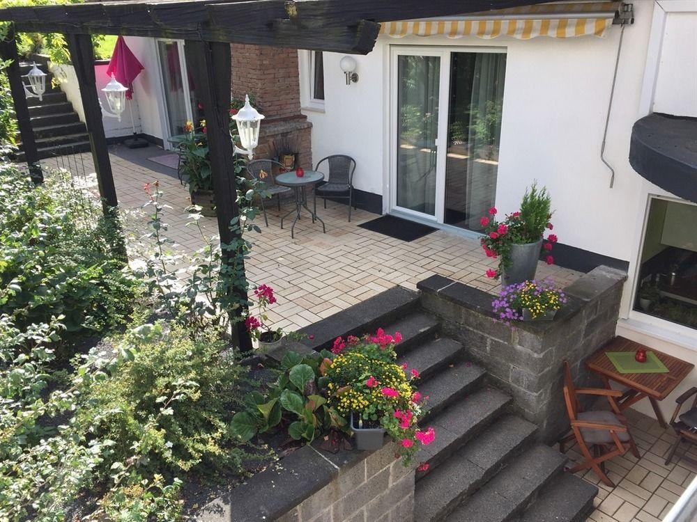 Haus Uebernachtenswert Cochem Mosel Exterior foto
